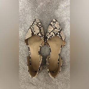Old Navy Snakeskin Flats - Size 8. GUC